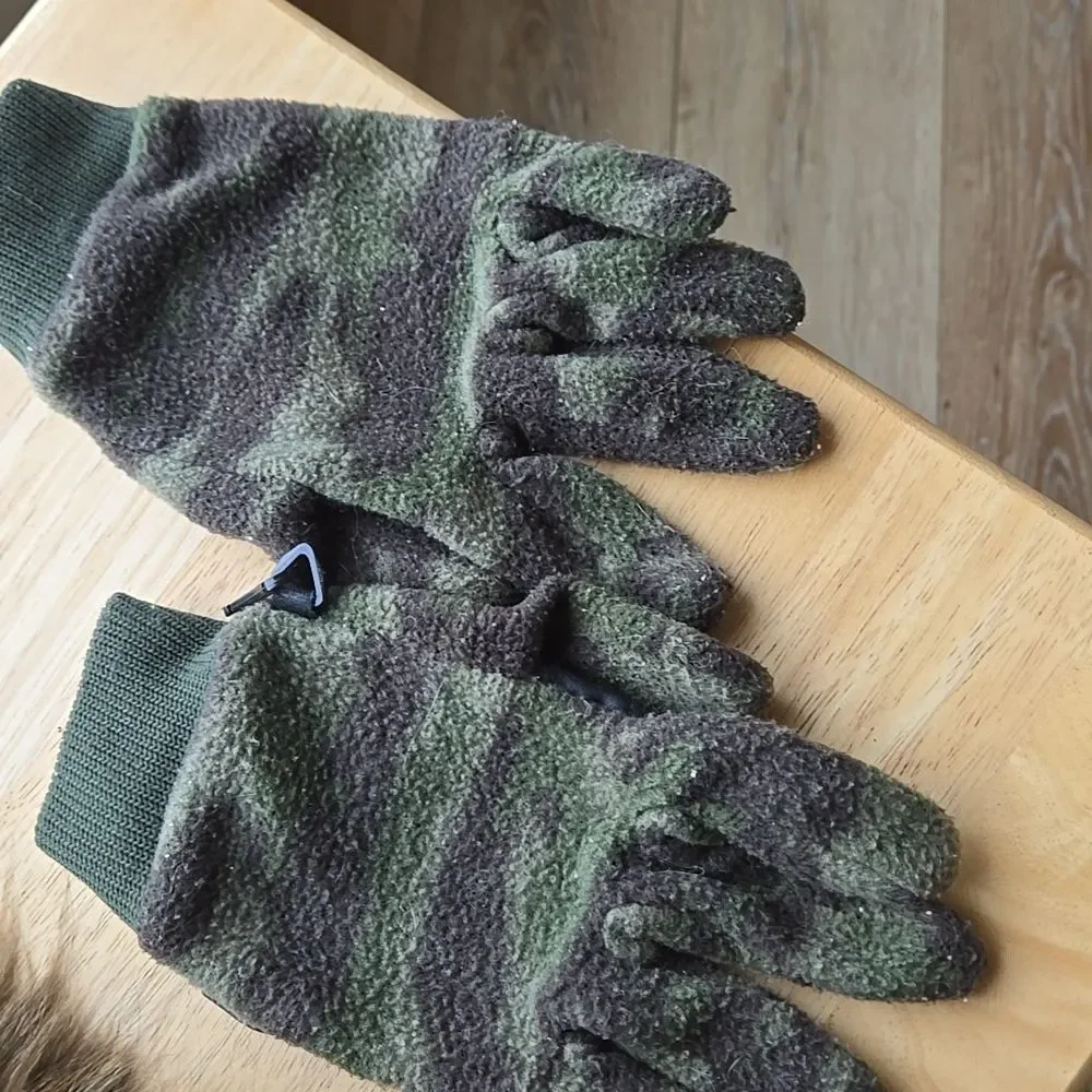 Columbia Youth Large Camouflage Knit Gloves Big Kids Boys Unisex Colors